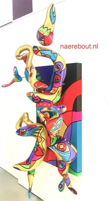 Wall installation “SEPARATELY ONE” on show in Venice